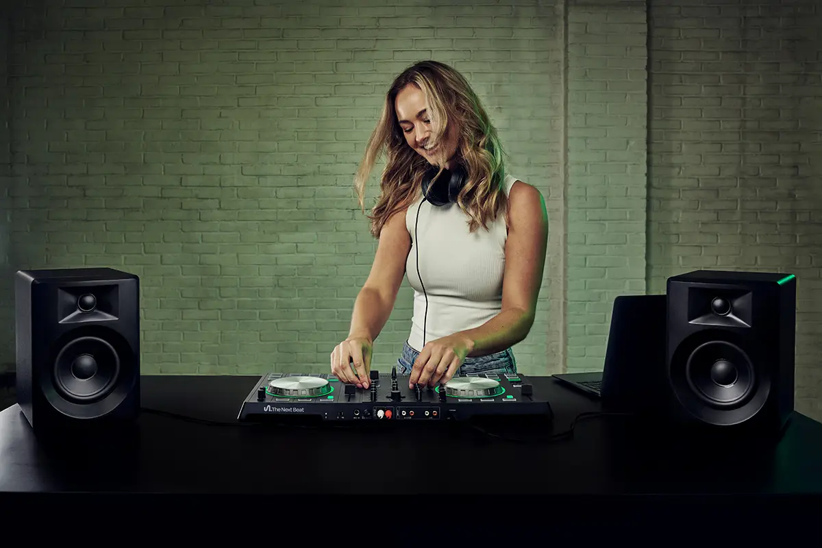 the next beat LX1 Lifestyle Girl